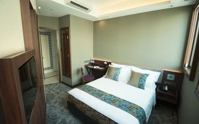 AM Hotel - photo 5