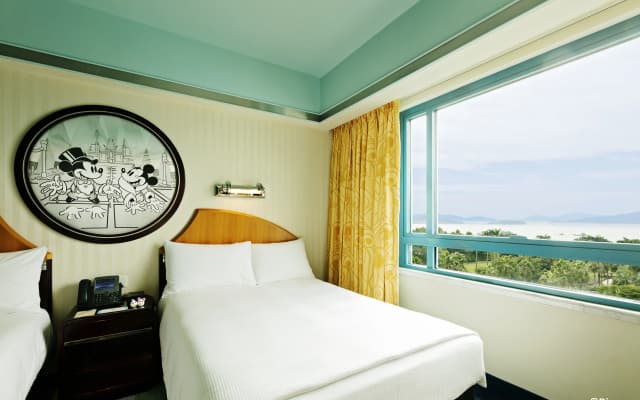 Disney's Hollywood Hotel - photo 3