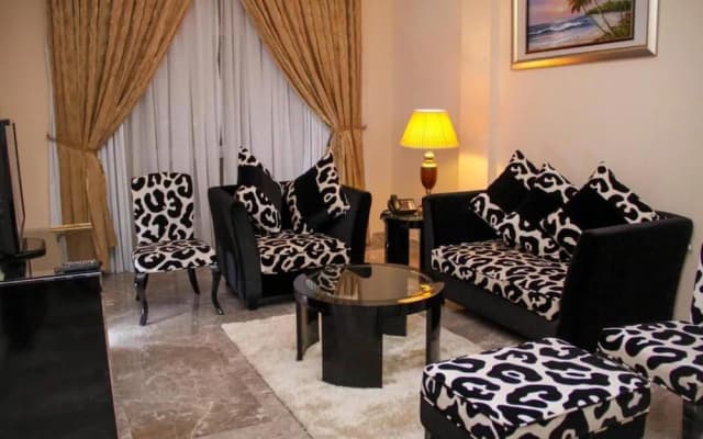 OYO 136 Pioneer Hotel Apartments - photo 5