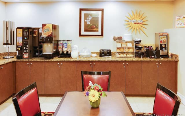 JFK View Inn Suites - photo 4