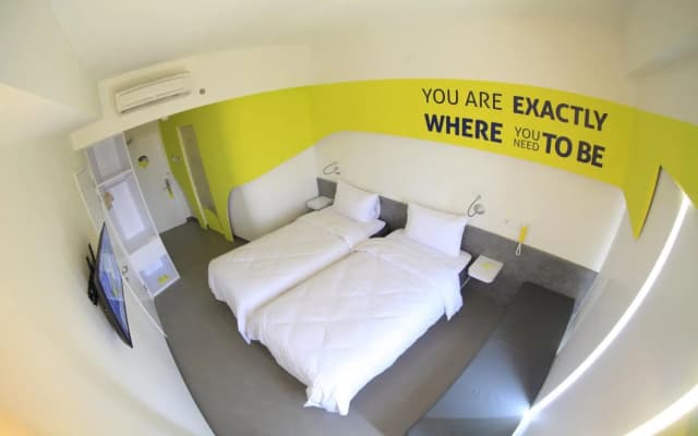 YELLO Hotel Manggarai Jakarta - photo 5