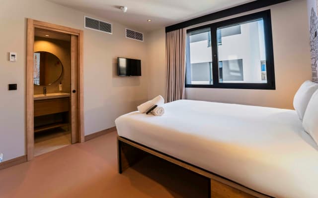 easyHotel Madrid Alcala - photo 2