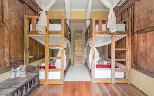 RedDoorz Hostel @ Raya Canggu 2 - photo 2