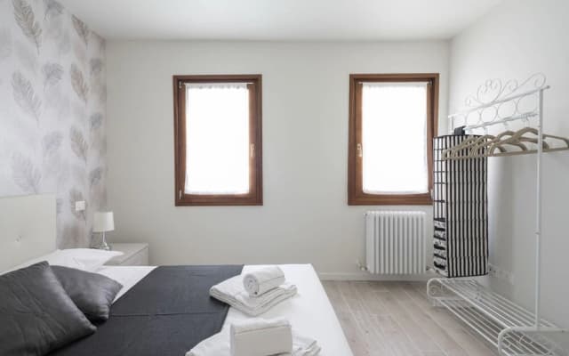 Apartments in San Marco with Canal View - photo 3