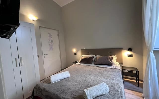 Român Holidays Hostel - photo 4