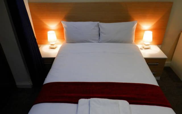 Heathrow Traveller B&B - photo 5