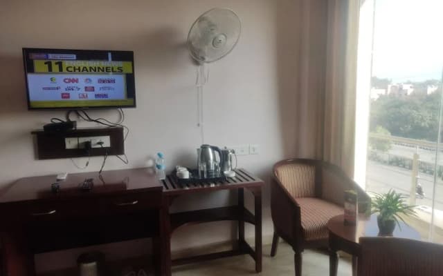 Hotel Kings Plaza - photo 4