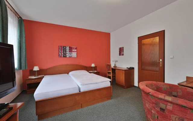 Hotel Attic - photo 3