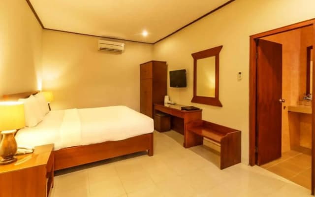Yulia Beach Inn Kuta - photo 3