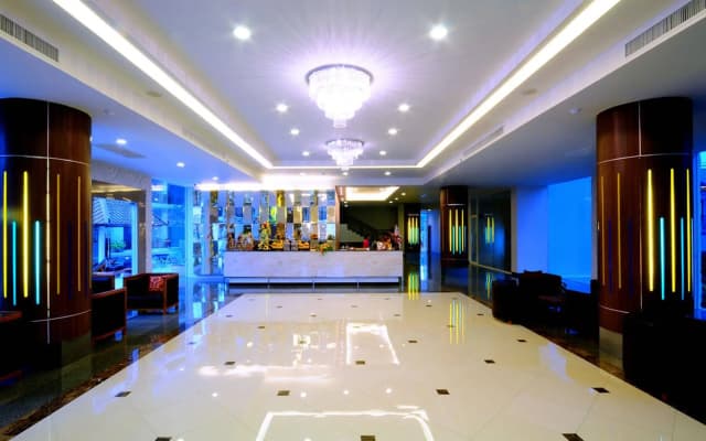 Crystal Palace Pattaya Hotel - photo 2