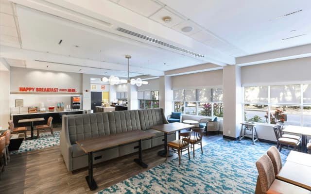 Hampton Inn Miami-Coconut Grove/Coral Gables - photo 2