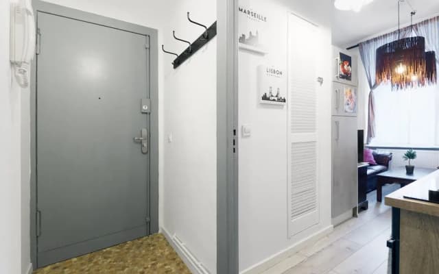 Sweet Central Tiny Apartment for 4 People - photo 4