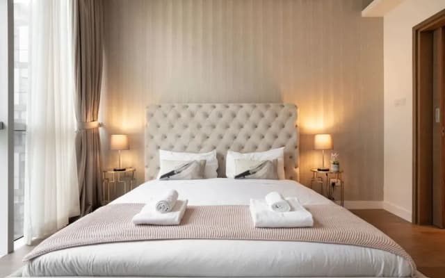 Luxurious, Vast & Airy Apartment in City Walk - photo 2