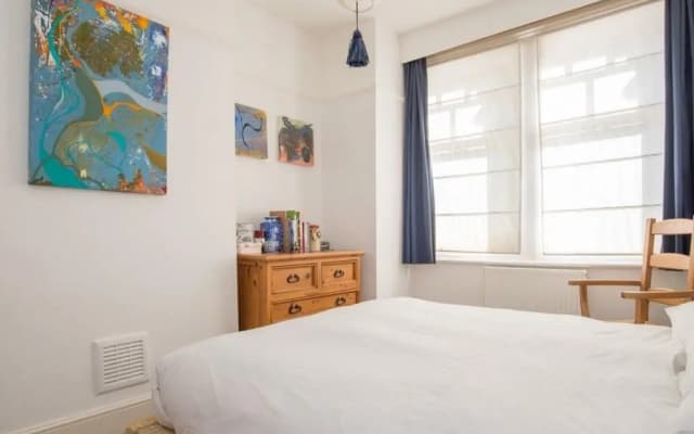 Veeve  3 Bed Family House On Esparto Street Wandsworth - photo 2