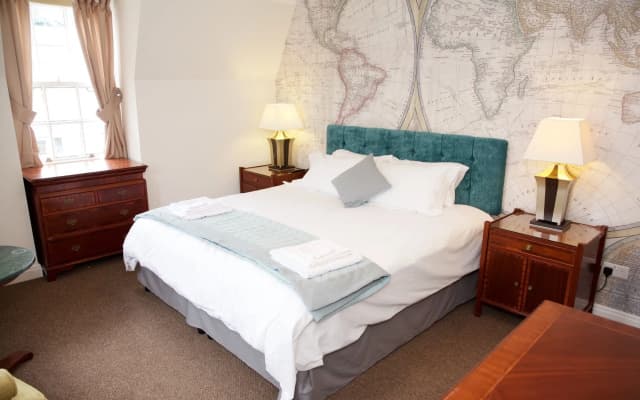 The Captain Cook Hotel - photo 5