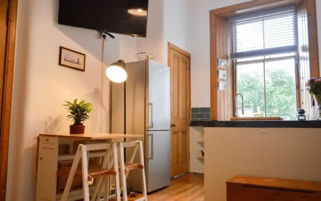 Modern Flat In Central Edinburgh - photo 2