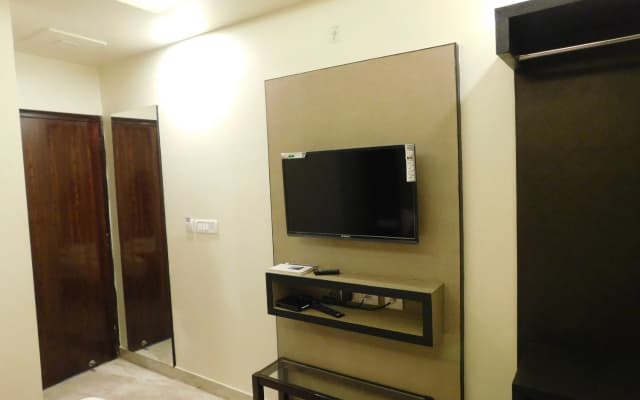 Hotel Gauranga Nearest New Delhi Railway Station - photo 3