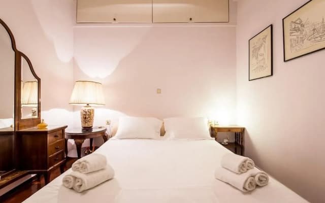 Ideally located flat for 4 ppl-Acropolis - photo 3