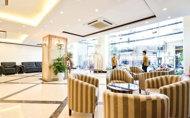 May De Ville Lakeside Hotel - photo 2