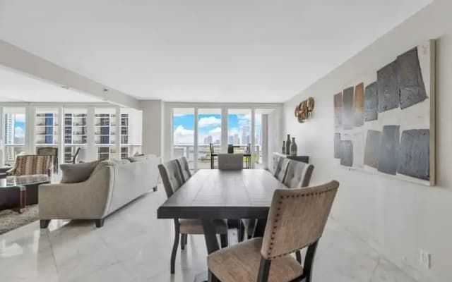Sunny and Spacious 2 Bedroom Condo on the Bay - photo 3