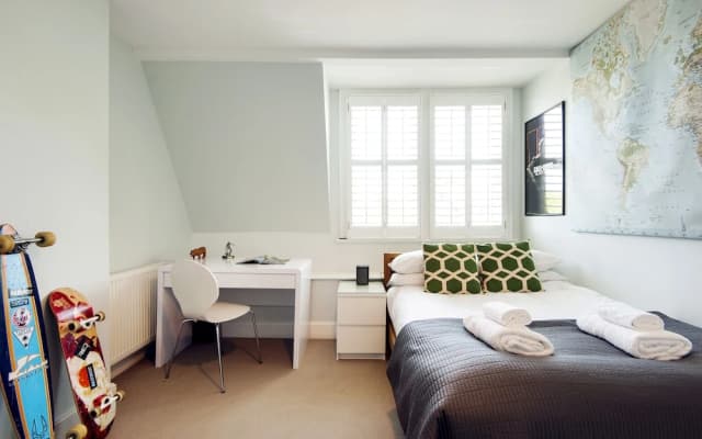 Enchanting Southfields Home by King George's Park - photo 5