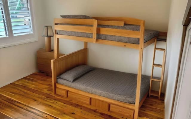 Cheerful 4 Bedroom with free Parking - photo 2