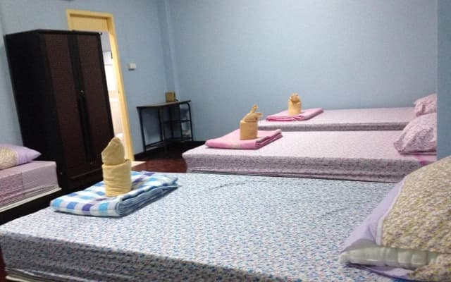 Nalin Guesthouse - photo 3