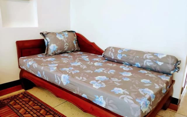 Quiet studio with king bed, kitchen and balcony - photo 3