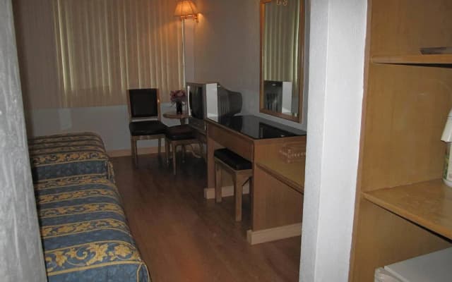 Far East Inn - photo 2