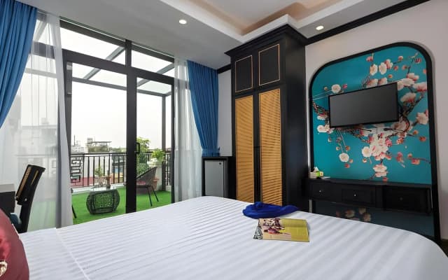 Queen Light Hotel - photo 4