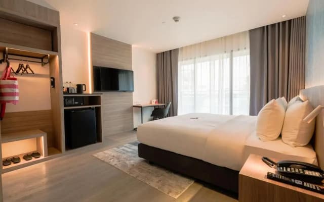 Tara Bangkok Riverside Hotel - photo 4