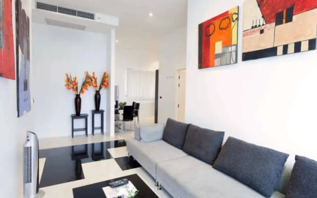 Sunset Plaza Serviced Apartments - photo 2