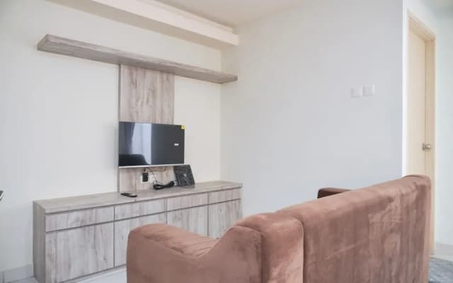 Comfort And Minimalist Studio At Amethyst Apartment - photo 5