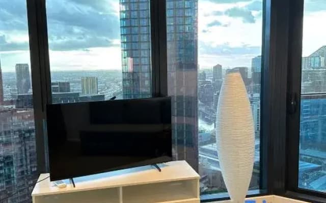 Melbourne Sky-High 2BR City Views & Free Parking - photo 3