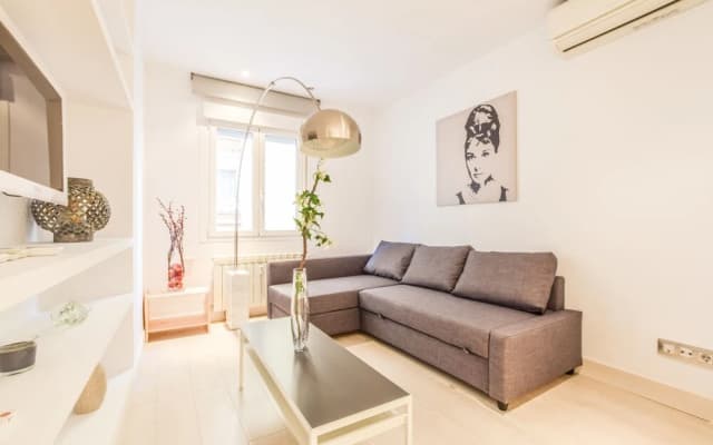 Room to Rent Bernabeu Spacious Apartment - photo 3