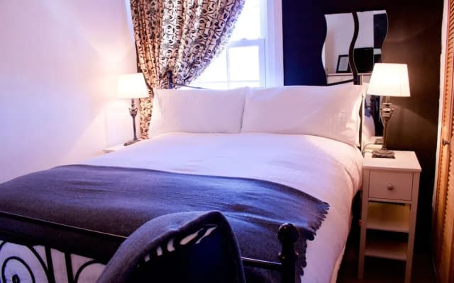 2 Bedroom Central Edinburgh Flat - photo 4
