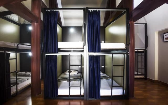 1812 Boutique Hostel - photo 2