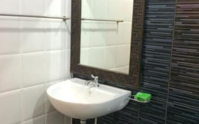 Four Rooms Guest House - photo 4