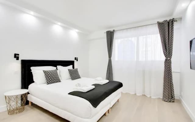 Trocadero/ Eiffel Tower - 3 Bedrooms- All New! - photo 3