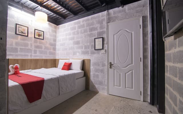 RedDoorz Plus @ Ung Van Khiem Street - photo 5