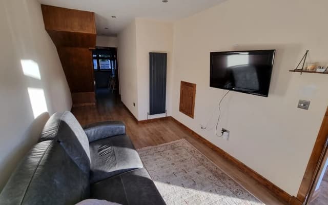Captivating 1-bed Apartment in Edinburgh - photo 3