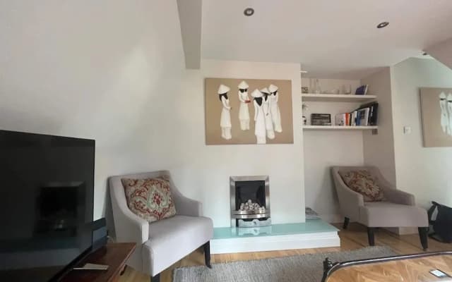 Modern Top Floor 2BD Flat - Kensington - photo 4