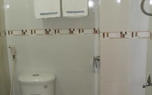 House Backpackers - photo 4