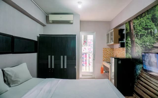 Warm And Cozy Stay Studio Green Bay Pluit Apartment - photo 2