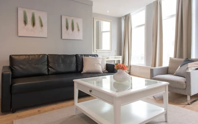 Plaza Centre Apartment - photo 2