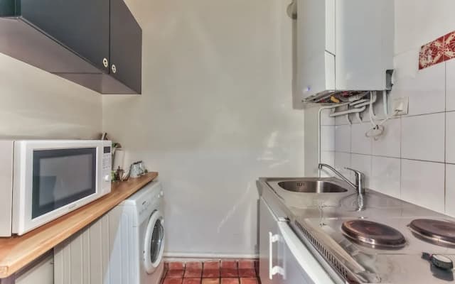 26 - Best Studio of Montorgeuil District - photo 3