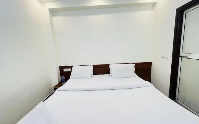 Roomshala Hotel Pub G - photo 3