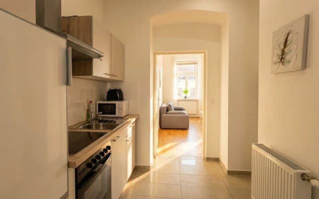 Stylish 1BR Apt near Wiener Stadthalle - photo 5