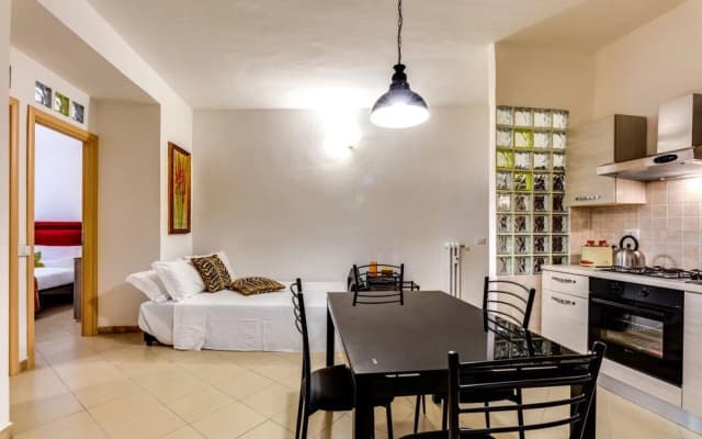 Modern 2 bed Flat in San Giovanni - photo 2