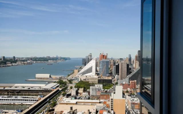 Global Luxury Suites at Sky - photo 4